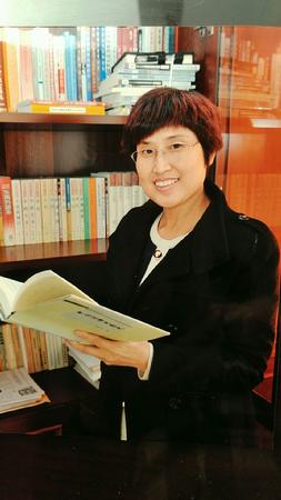 王丽芳工作照